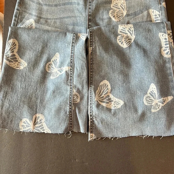 High-Rise Pull-On Flare-Bottom Jeans Size 9 - Picture 4 of 5